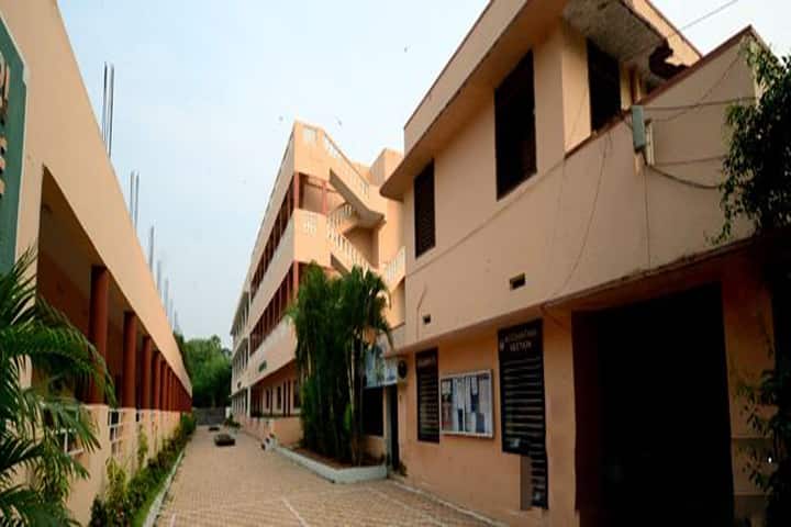 Rajiv Gandhi College of Pharmacy campus in Rajahmundry, Andhra Pradesh, India — photo 2