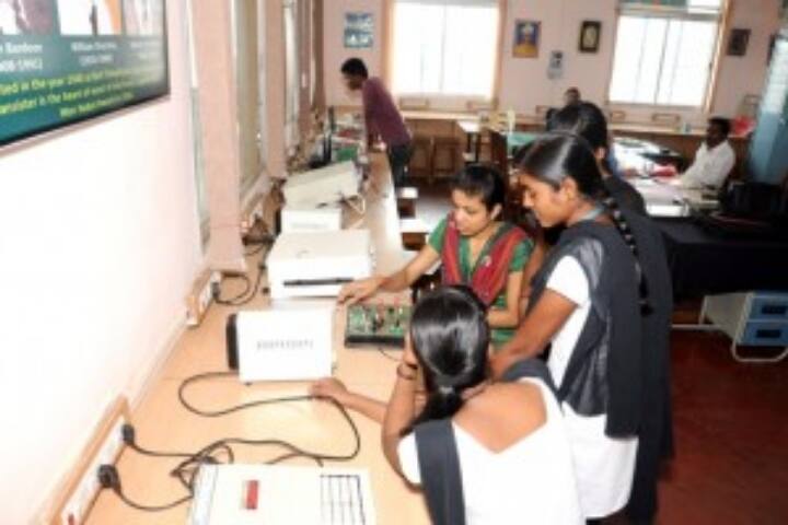BVV Sanghas Basaveshwar Science College campus in Bagalkot, Karnataka, India — photo 6