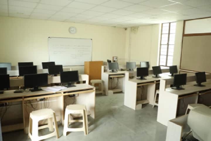 Ramesh Phirodia College of Arts campus in Ahmednagar, Maharashtra, India — photo 5