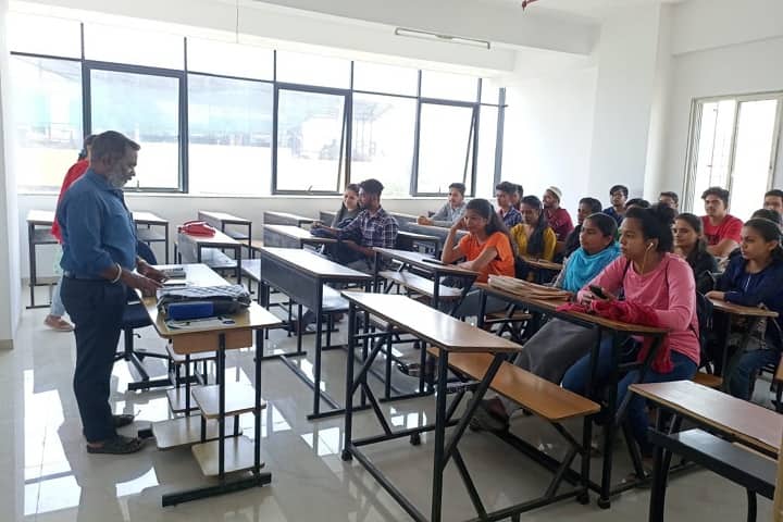 Choice College of Arts and Commerce campus in Pune, Maharashtra, India — photo 2