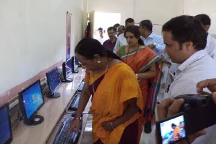 Amdar Shashikant Shinde Mahavidyalaya campus in Satara, Maharashtra, India — photo 3