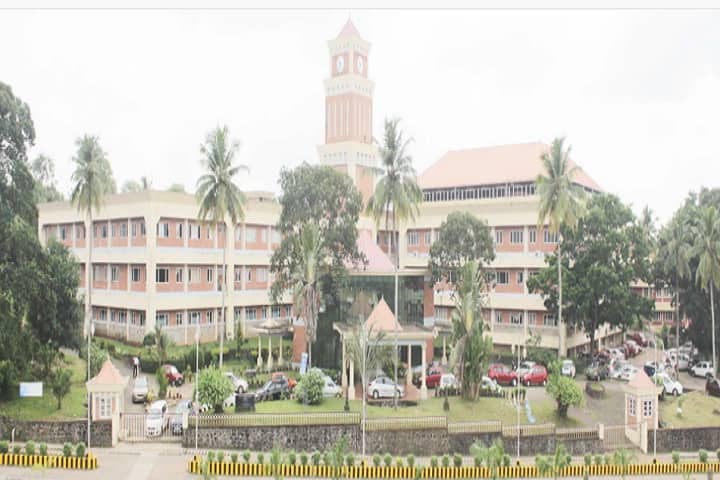 Pushpagiri Institute of Medical Science and Research Centre campus in Thiruvalla, Kerala, India — photo 1