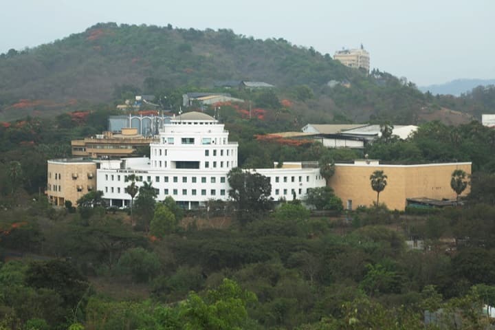 The Prahlad Kakar School of Branding and Entrepreneurship campus in Mumbai, Maharashtra, India — photo 1