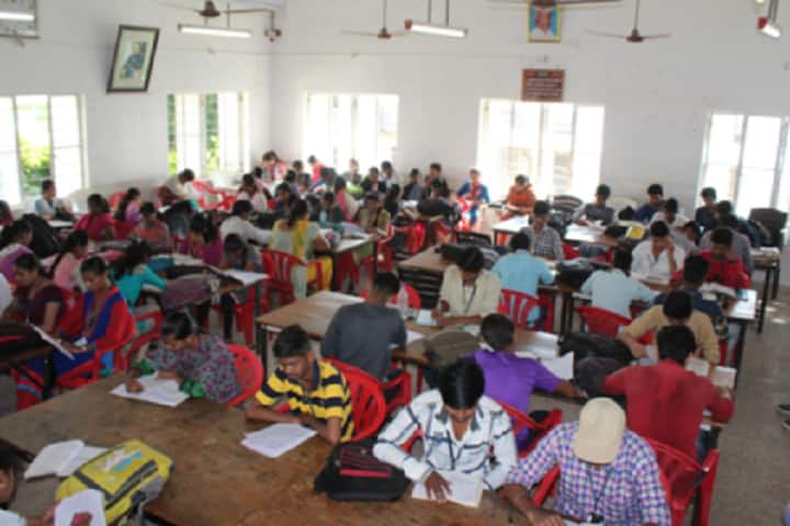 Shri Shiv Chhatrapati College campus in Junnar, Maharashtra, India — photo 2