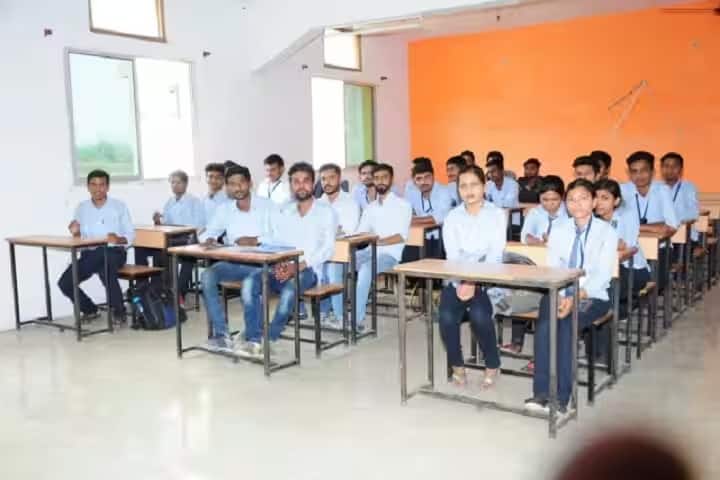 RV Parankar College of Engineering and Technology campus in Arvi, Maharashtra, India — photo 2