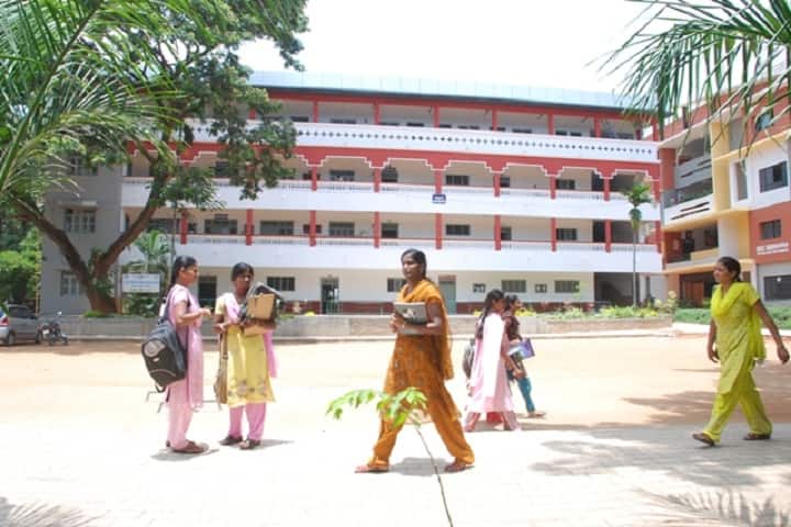 Sree Siddaganga College for Women campus in Tumkur, Karnataka, India — photo 1