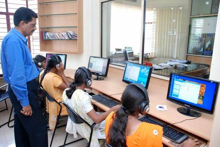 Sree Siddaganga College for Women campus in Tumkur, Karnataka, India — photo 3