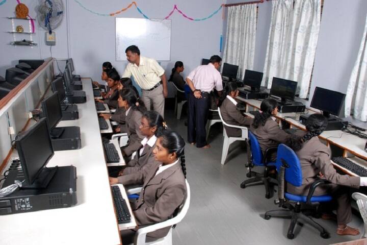 Sree Siddaganga College for Women campus in Tumkur, Karnataka, India — photo 4