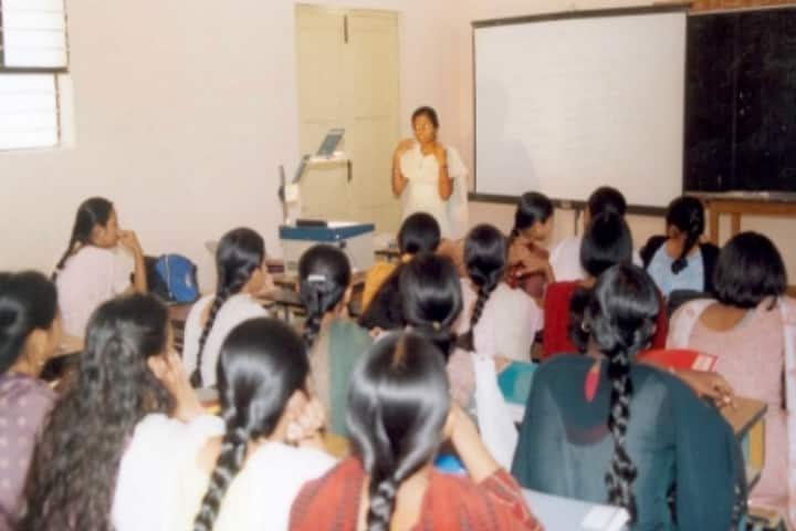 Smt Veeramma Gangasiri College for Women campus in Kalaburagi, Karnataka, India — photo 3