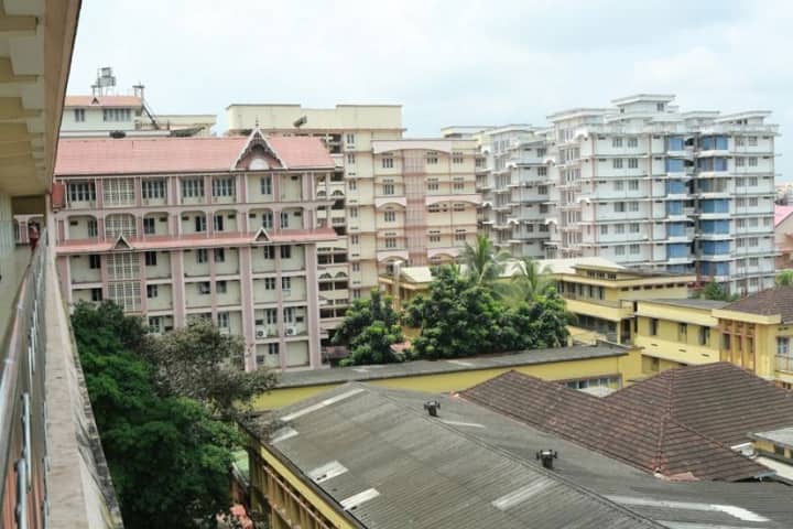 Jubilee Mission Medical College and Research Institute campus in Thrissur, Kerala, India — photo 1