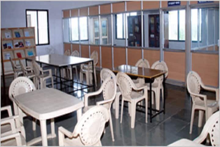 SJ Thakkar Pharmacy College campus in Rajkot, Gujarat, India — photo 3