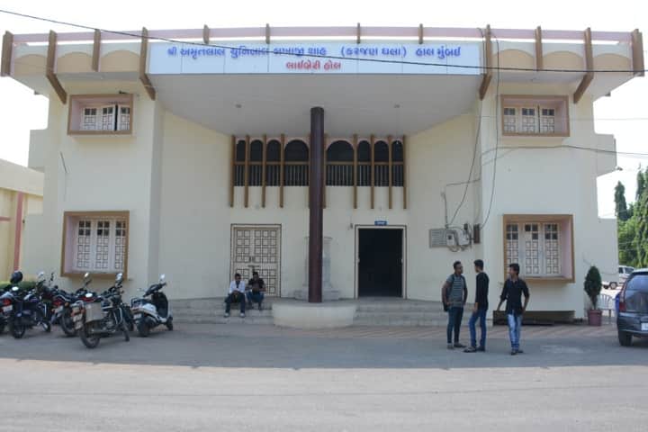 Shree JS Bhakta and Shree KM Bhakta Arts and Shree AN Shah Science and Shree NF Shah Commerce College campus in Surat, Gujarat, India — photo 2