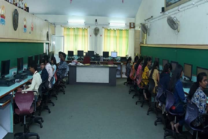 Padmashri Manibhai Desai Mahavidyalaya campus in Pune, Maharashtra, India — photo 3