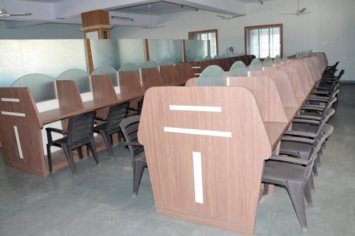 Padmashri Manibhai Desai Mahavidyalaya campus in Pune, Maharashtra, India — photo 6