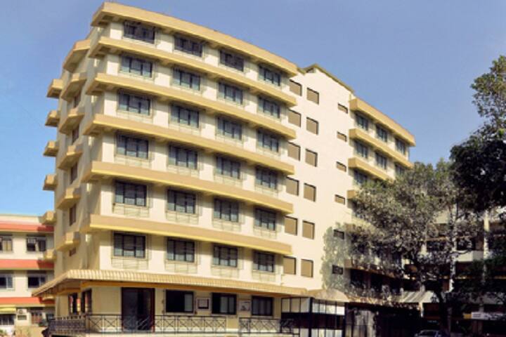 Sir Sitaram and Lady Shantabai Patkar College of Arts and Science and VP Varde College of Commerce and Economics campus in Mumbai, Maharashtra, India — photo 3