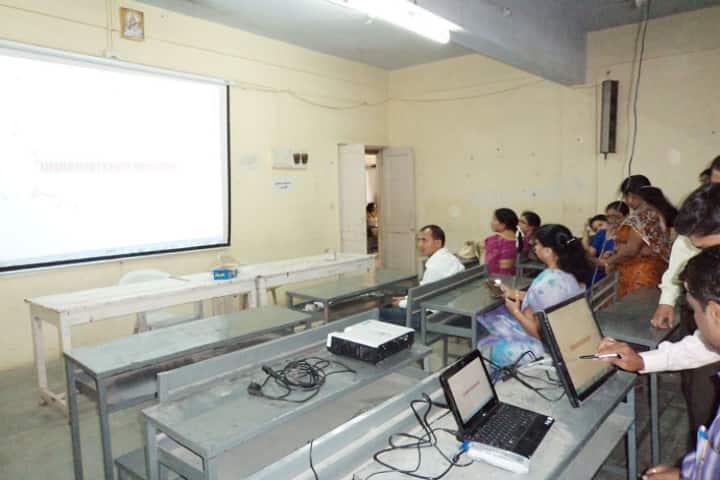 Smt Surajdevi Ramchand Mohata Mahila Mahavidyalaya campus in Khamgaon, Maharashtra, India — photo 2