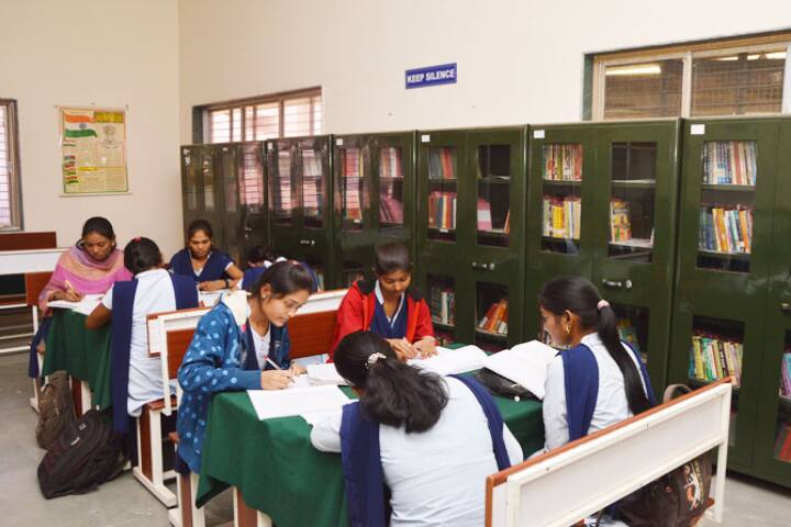 Smt Surajdevi Ramchand Mohata Mahila Mahavidyalaya campus in Khamgaon, Maharashtra, India — photo 4