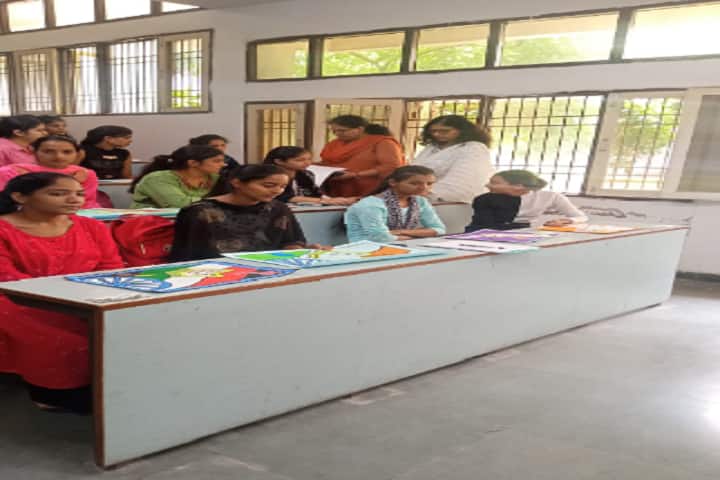 Government College for Girls Sector 14 campus in Panchkula, Haryana, India — photo 4