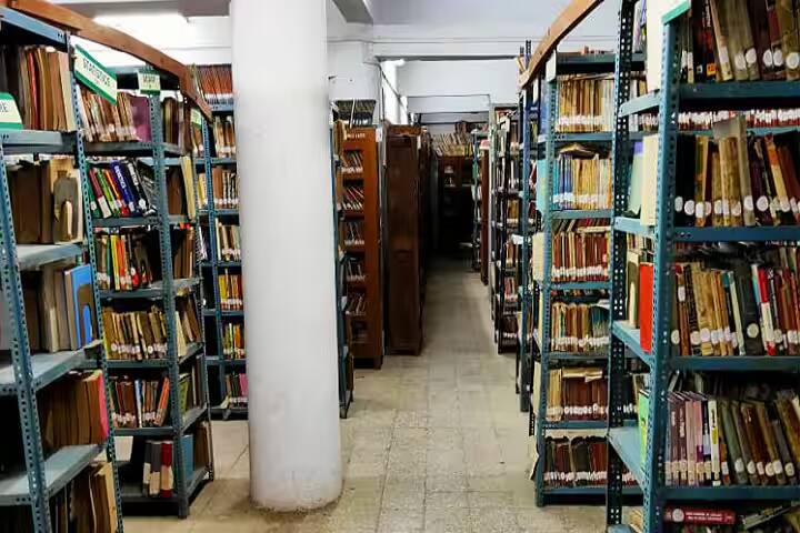 Jalgaon District Maratha Vidya Prasarak Co-Operative Society's Arts Commerce and Science College campus in Jalgaon, Maharashtra, India — photo 4