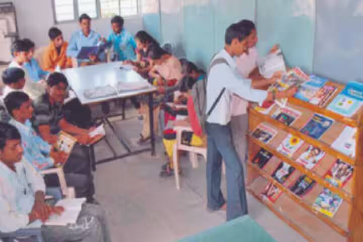 Jalgaon District Maratha Vidya Prasarak Co-Operative Society's Arts Commerce and Science College campus in Jalgaon, Maharashtra, India — photo 6