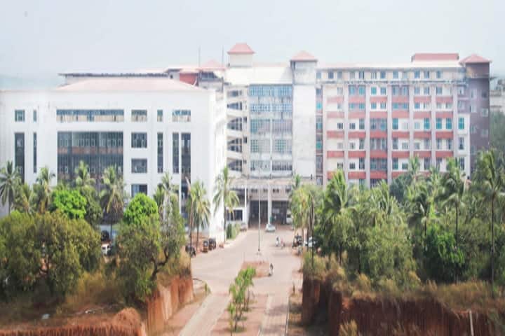Kannur Medical College campus in Anjarakandy, Kerala, India — photo 1