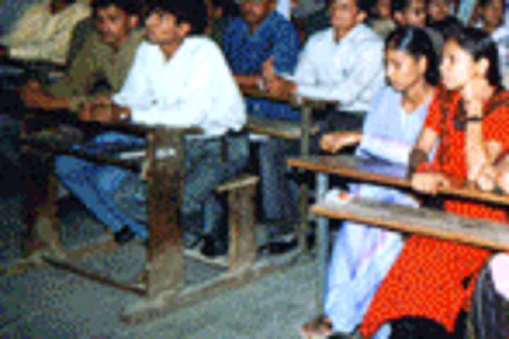 Shri Sant Gadge Baba Hindi Mahavidyalaya campus in Bhusawal, Maharashtra, India — photo 2