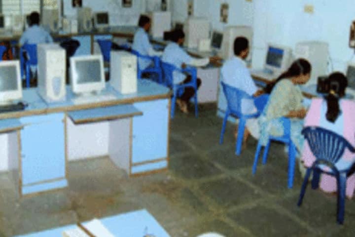 Shri Sant Gadge Baba Hindi Mahavidyalaya campus in Bhusawal, Maharashtra, India — photo 4