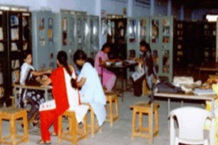 Shri Sant Gadge Baba Hindi Mahavidyalaya campus in Bhusawal, Maharashtra, India — photo 5