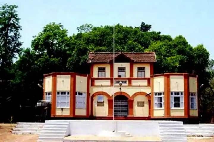 Gokhale Education Society's HPT Arts and RYK Science College campus in Nashik, Maharashtra, India — photo 1