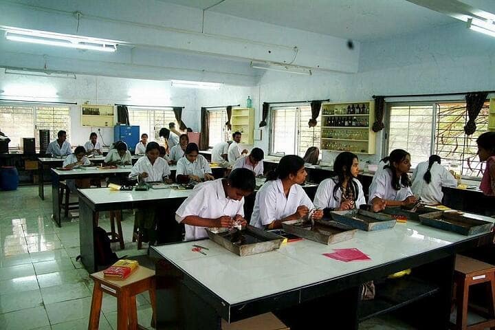 Gokhale Education Society's HPT Arts and RYK Science College campus in Nashik, Maharashtra, India — photo 4