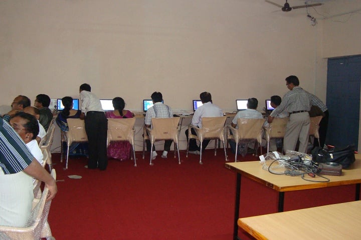 Govindrao Warjurkar Arts and Commerce College campus in Nagbhid, Maharashtra, India — photo 5