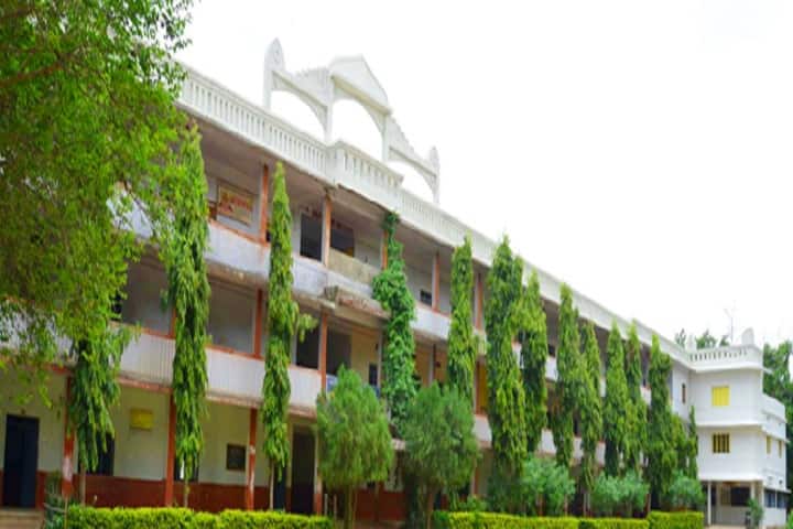 Shree Shivaji Arts Commerce and Science College campus in Rajura, Maharashtra, India — photo 1