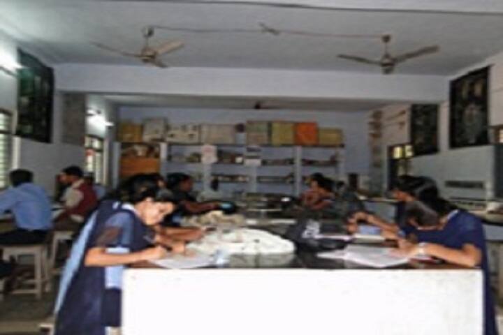 Shree Shivaji Arts Commerce and Science College campus in Rajura, Maharashtra, India — photo 3