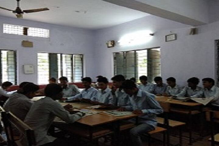 Shree Shivaji Arts Commerce and Science College campus in Rajura, Maharashtra, India — photo 4