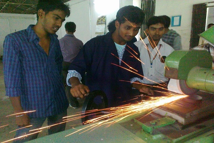 Abhinav Hi-Tech College of Engineering campus in Hyderabad, Telangana, India — photo 5