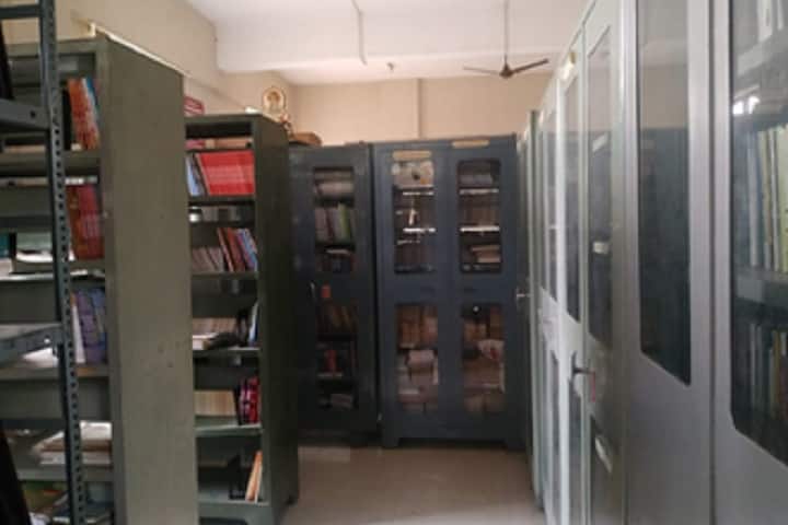 Smt Rajmati Nemgonda Patil Kanya Mahavidyalaya campus in Sangli, Maharashtra, India — photo 2