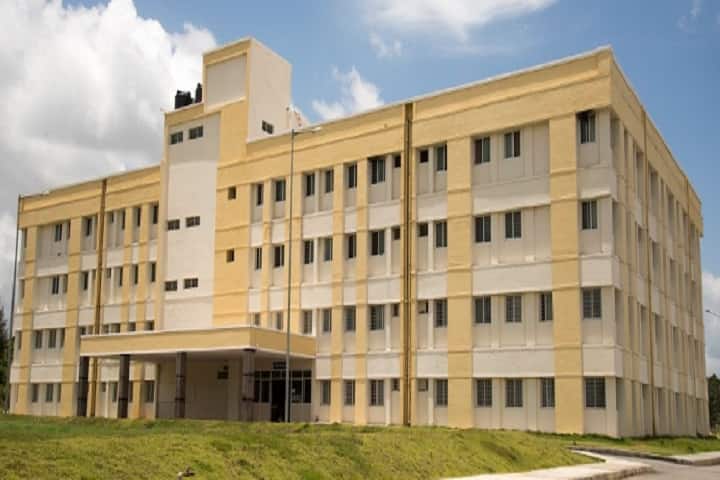 Subbaiah Institute of Medical Sciences campus in Shivamogga, Karnataka, India — photo 1