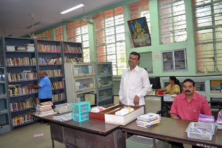 Model College campus in Dombivli, Maharashtra, India — photo 4