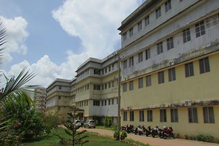 Srinivas Institute of Medical Sciences and Research Centre campus in Surathkal, Karnataka, India — photo 2