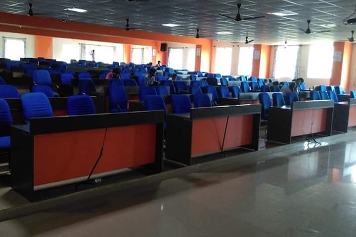 Srinivas Institute of Medical Sciences and Research Centre campus in Surathkal, Karnataka, India — photo 3