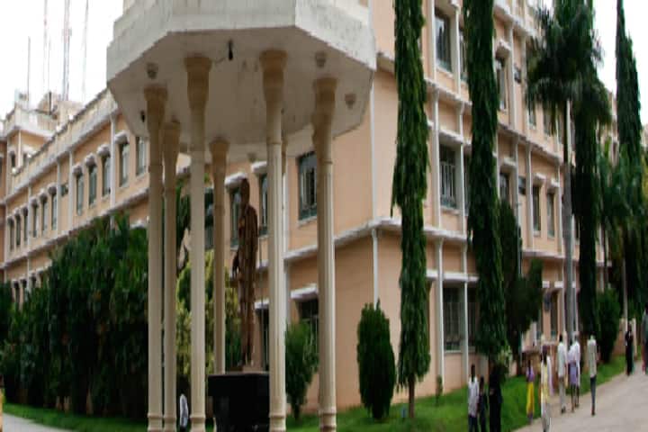 Sri Siddhartha Medical College campus in Tumkur, Karnataka, India — photo 1