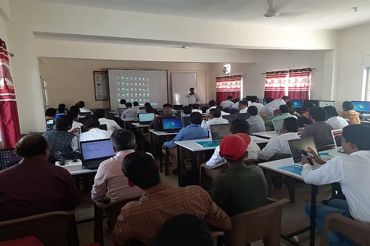 Smt SK Gandhi Arts campus in Beed, Maharashtra, India — photo 3
