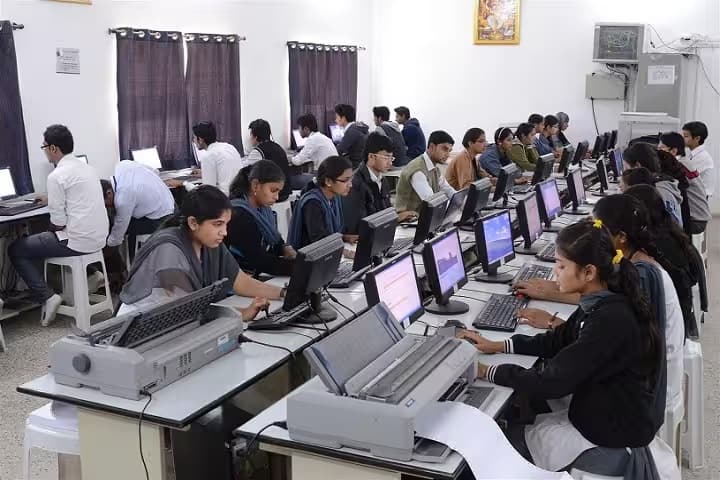 GS College of Commerce and Economics campus in Nagpur, Maharashtra, India — photo 6