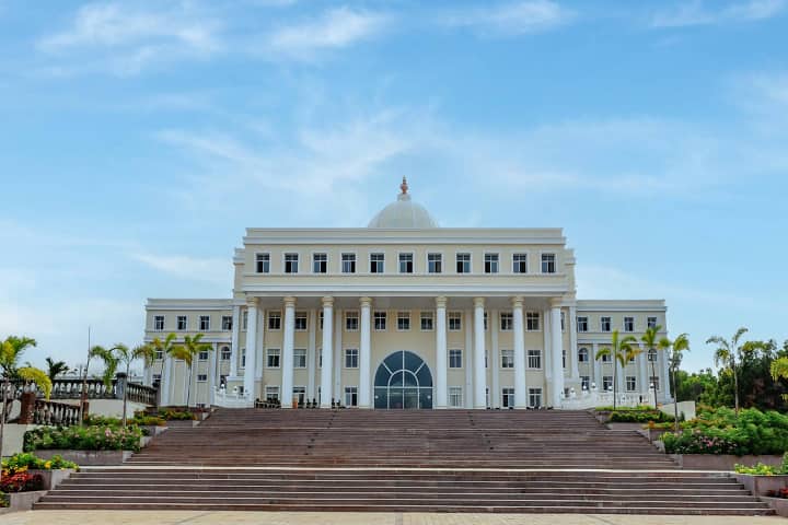 Sri Madhusudan Sai Institute of Medical Sciences and Research campus in Chikkaballapur, Karnataka, India — photo 1