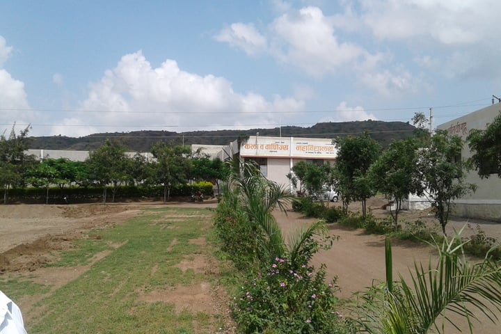 Maratha Vidya Prasarak Samaj's Arts and Commerce College campus in Taharabad, Maharashtra, India — photo 1