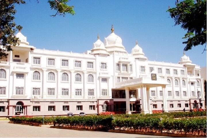 Sri Devaraj URS Medical College campus in Kolar, Karnataka, India — photo 1