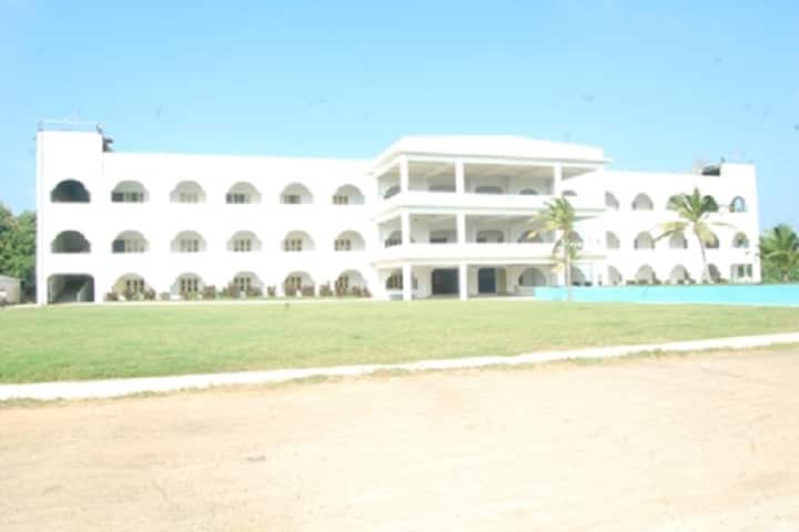 Jeppiaar Maamallan Engineering College campus in Kanchipuram, Tamil Nadu, India — photo 1