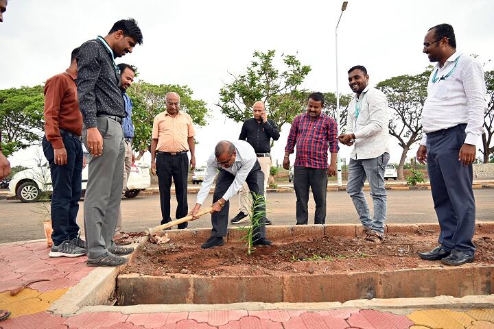 SR Patil Medical College campus in Bagalkot, Karnataka, India — photo 3