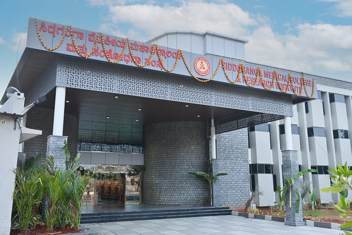 Siddaganga Medical College and Research Institute campus in Tumakuru, Karnataka, India — photo 1