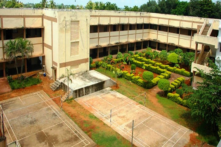 Maharajahs Post Graduate College campus in Vizianagaram, Andhra Pradesh, India — photo 1